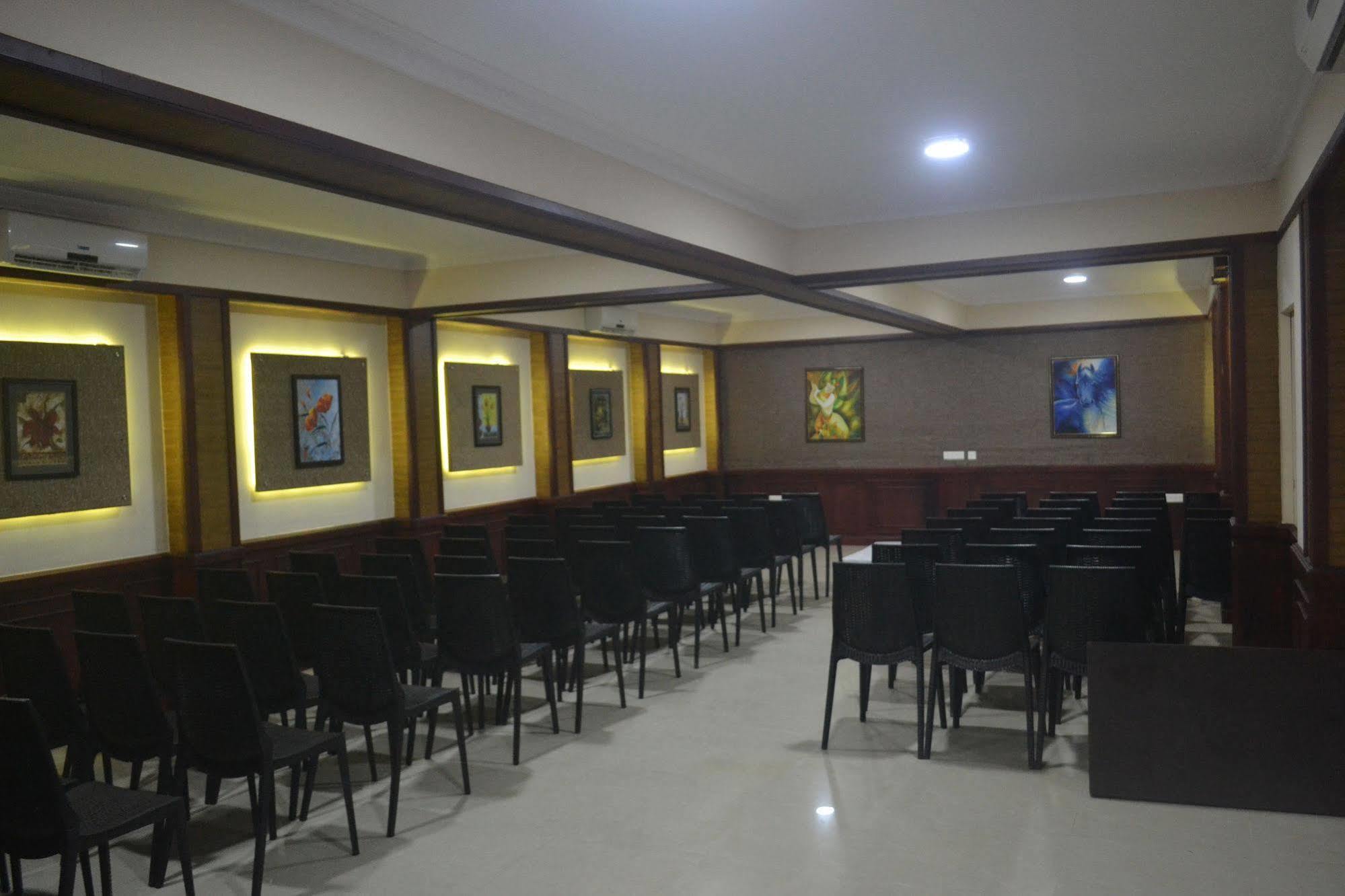 נדומבסרי Atlas Airport Hotel Apartment מראה חיצוני תמונה